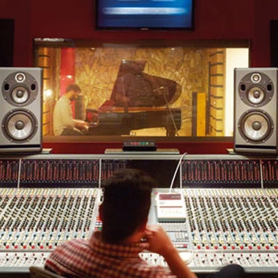 2002-pro-audio-focal-654e37b068e0e